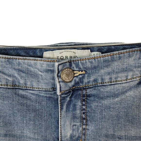 Torrid Skinny Denim Short Shorts Destruction Blue Size 20 Cutoff Frayed Zip Mid - Picture 3 of 7